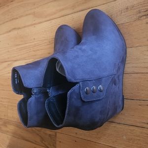 Chinese Laundry Vaida Super Suede Wedge Bootie: Grey: US Size 8